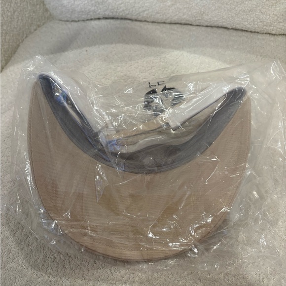 ALO Yoga colorblock visor - Picture 5 of 5